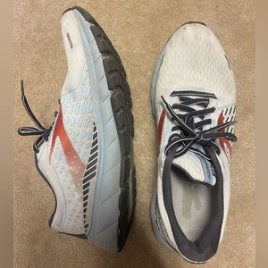 Brooks Women's Adrenaline GTS 21 Supportive Running Shoe